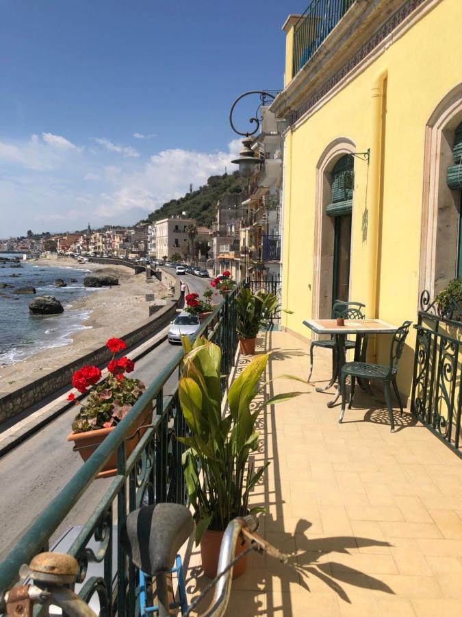 Hostel Beach House Giardini-Naxos Zewnętrze zdjęcie